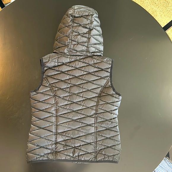 Black Down vest, size small - Picture 2 of 2